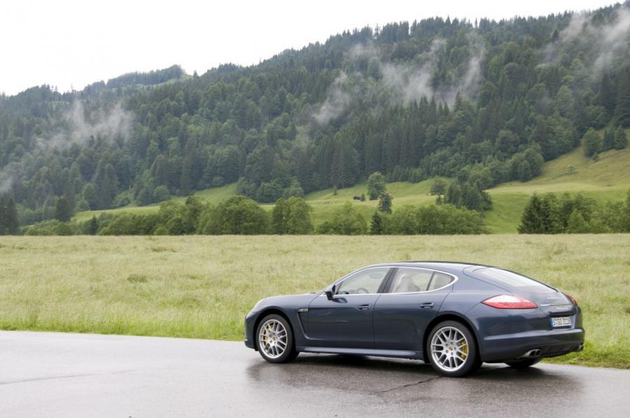  Porsche Panamera 2009 года  (фото 101 из 144)